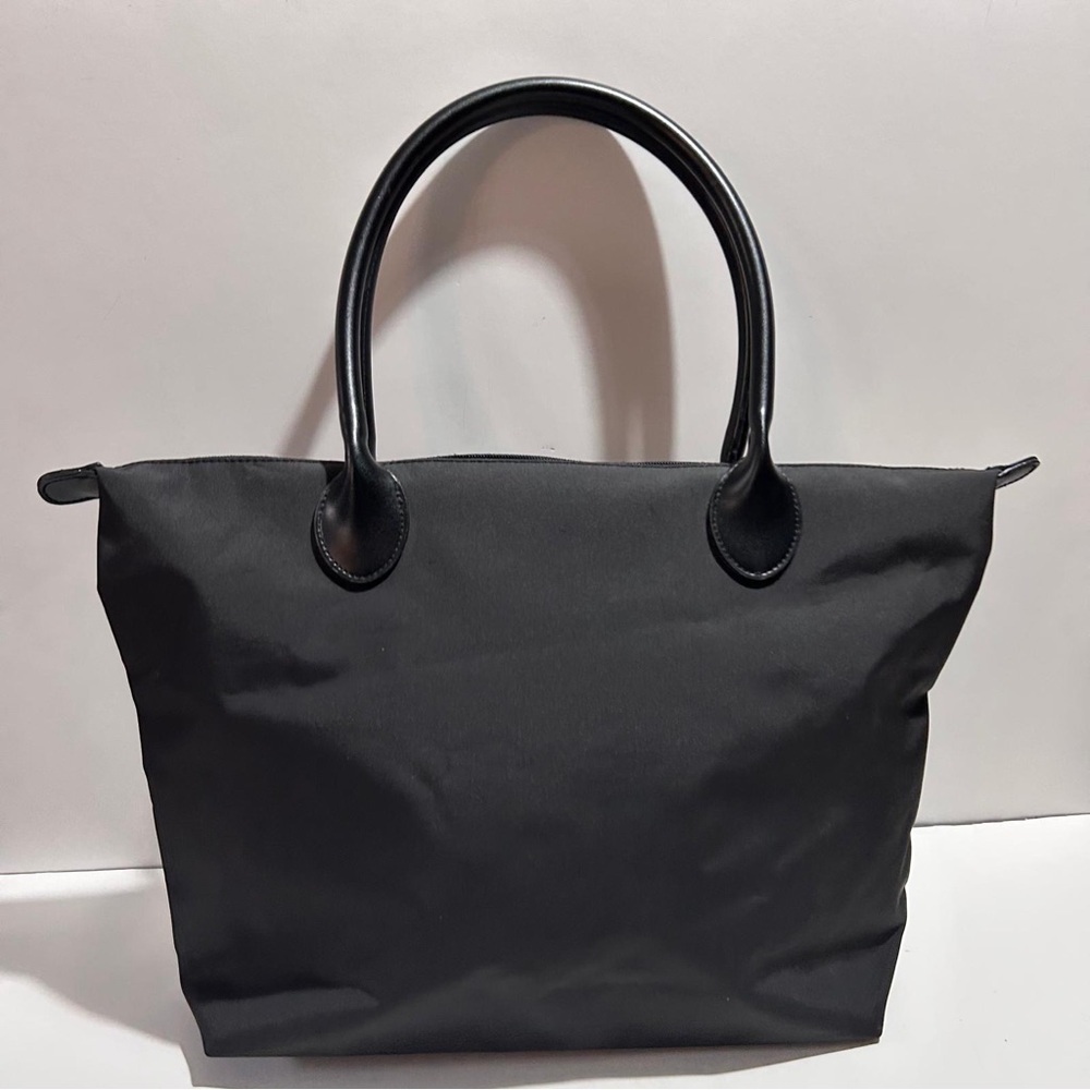 St.John (Copy) Black Structured Tote Bag with Elegant Design - Picture 5 of 9